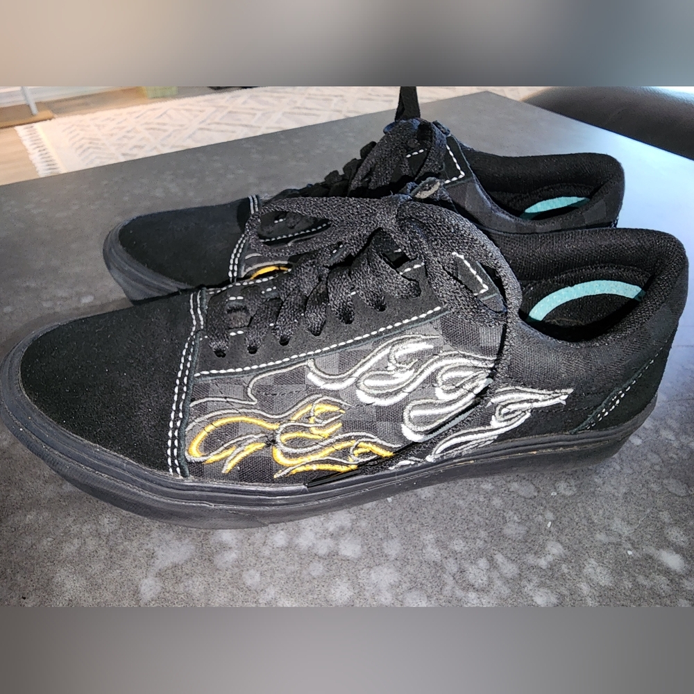 Vans Black Embroidered Flames Sneakers, Mens 7, Womens 8.5